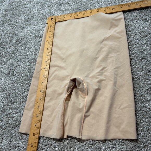 Spanx Women's SZ Medium Nude Trust Your Thin-Stincts Shaping Shorts - Picture 8 of 8